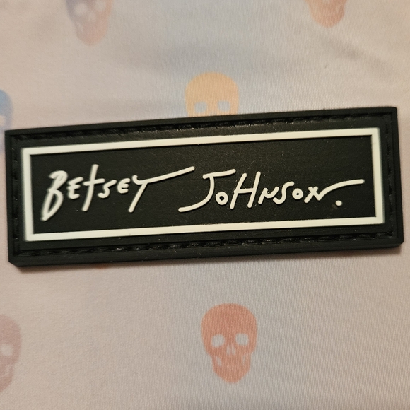 Betsey Johnson Skull insulated lunch tote - Picture 6 of 6